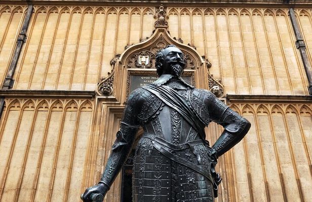 Solo Travellers- university or Harry Potter private group tour