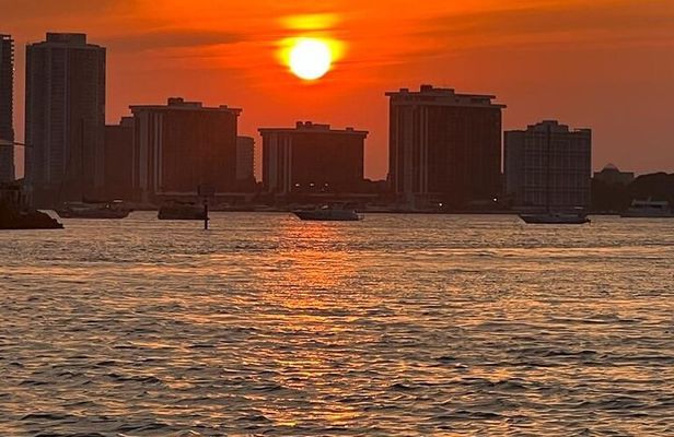 Miami Boat Tour With Champagne