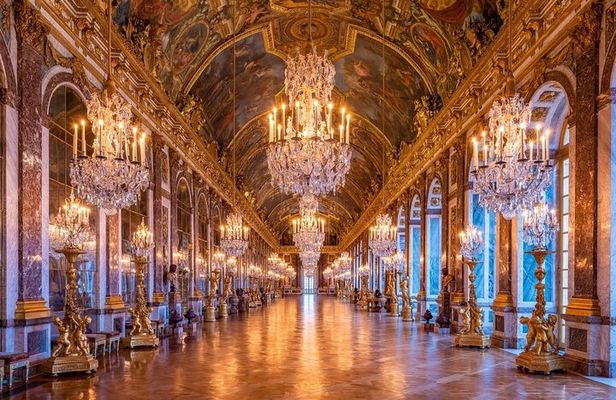 From Paris Tour to Magnificent Versailles in Small Group