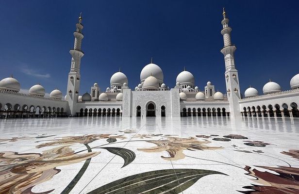 Premium Abu Dhabi Full-day City Tour in A 4x4 Private Vehicle