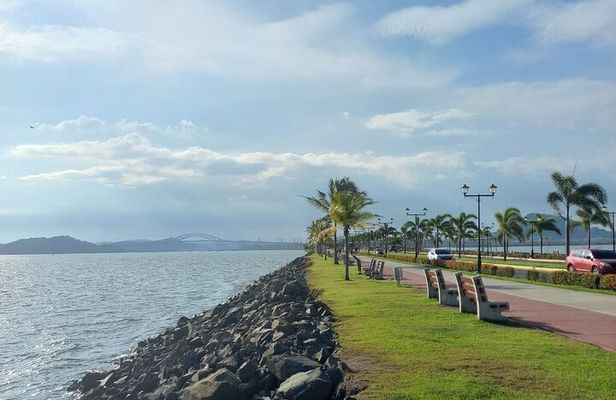 Private Tour Old Town, Amador Causeway, Canal and Poin Panama
