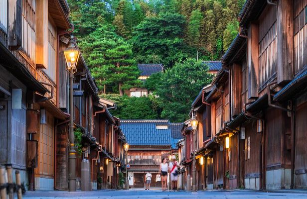 Kanazawa 6hr Full Day Tour with Licensed Guide and Vehicle