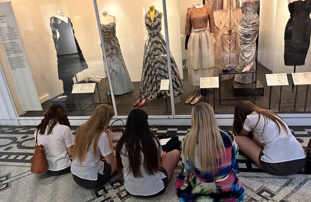 London V&A Museum and Kensington Gardens Tour for Kids