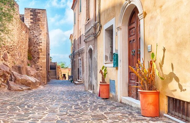 Castelsardo old town tour with aperitif