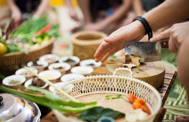 4 Hours Silom Thai Cooking Class Including Visit to Local Market 