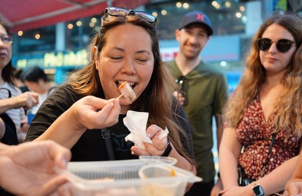 Hong Kong: 7-Course Hong Kong Street & Restaurant Food Tour