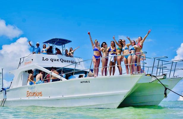 Private Catamaran Tour, Snorkeling, Open Bar and Slide Water