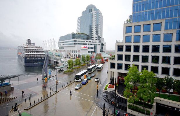 Exploring Vancouver: Includes Admission to Vancouver Lookout