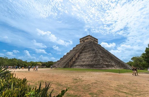 Small group tour to Chichen Itza early access + Cenote + Ekbalam