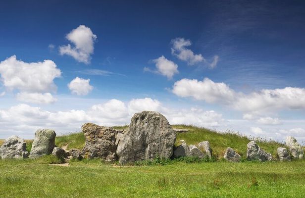 Expert Archaeologist - Private Stonehenge, Bath and Avebury Tour