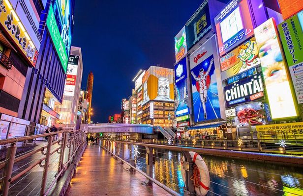 Osaka Nightlife Adventure: Bar Hopping, Shopping and Sightseeing