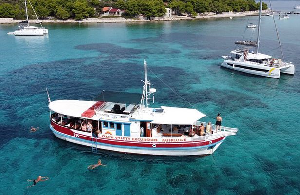 Split private boat tour for a groups up to 42 people