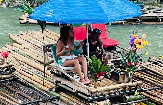 Customized Bamboo Rafting Limestone Massage with Coconut Water