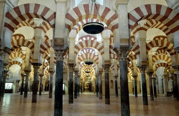 Cordoba tour Mosque-Cathedral & Jewish Quarter, max. 8 people