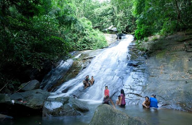 Kuala Lumpur Private Tour to Batu Caves Hotsprings And Waterfalls