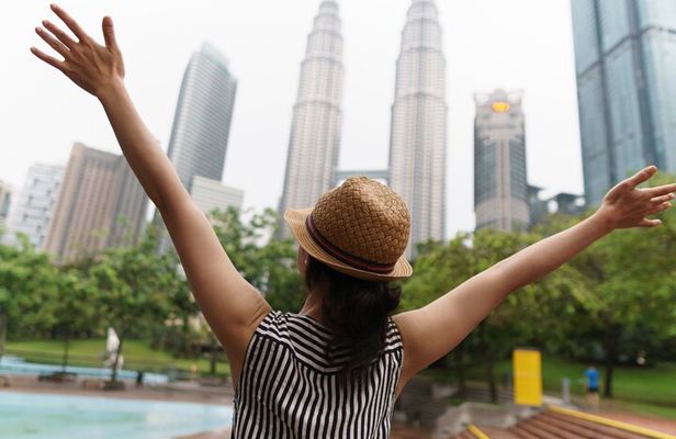 KL Tour with Petronas Twin Towers Observation Deck & Batu Cave