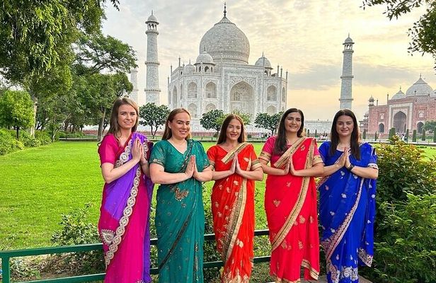 From Delhi : Taj Mahal Photoshoot in Indian Ethnic dresses