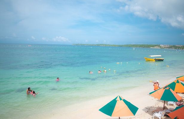 Come and enjoy an unforgettable day on the island of Baru