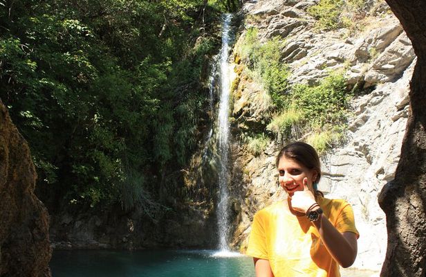 Hiking, swimming and sightseeing tour in Central Zagori area