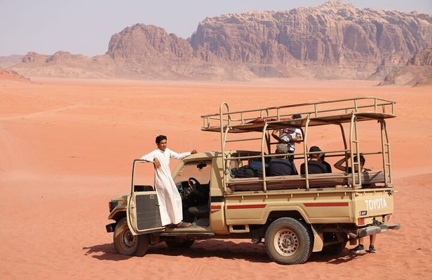 3 hours Jeep Tour in Wadi Rum