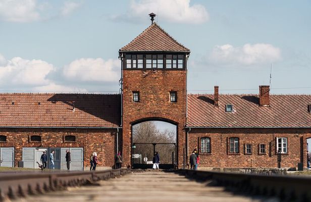 Auschwitz-Birkenau Guided Tour from Krakow with Hotel Pickup