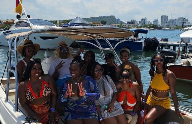 Private 8-Hour Boat Tour to the Rosario and Barú Islands