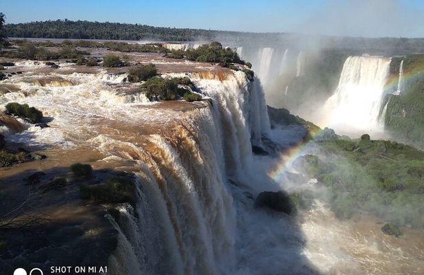 Excursion to both sides of Iguaçu Falls on the same day.