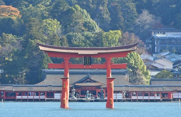 Miyajima Island Day Tour in Sacred Sites and Mount Misen