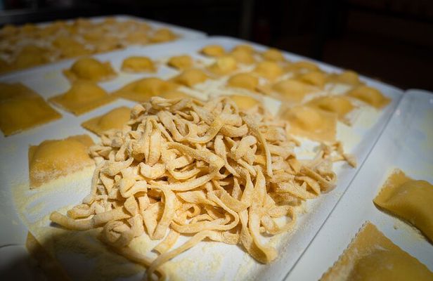 3 Hour Florence Pasta Making & Unlimited wine