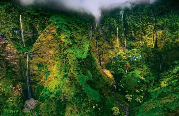 First Class Waterfalls of West Maui and Molokai Helicopter Tour