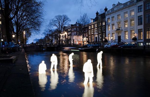 Amsterdam: Luxury Light Festival Cruise with Drinks & Bites
