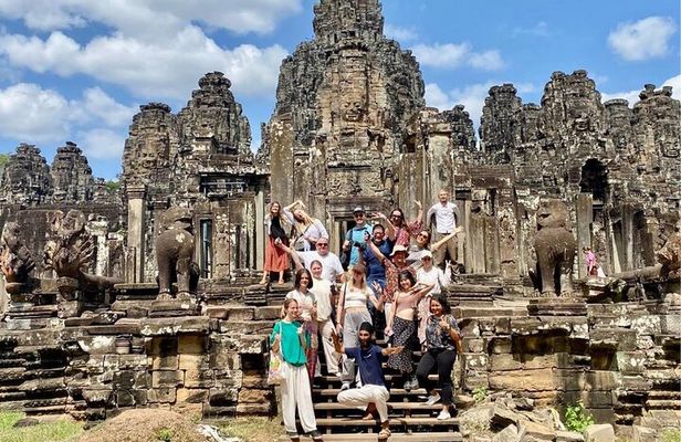 Explore Angkor Temple Sunset Including Lunch