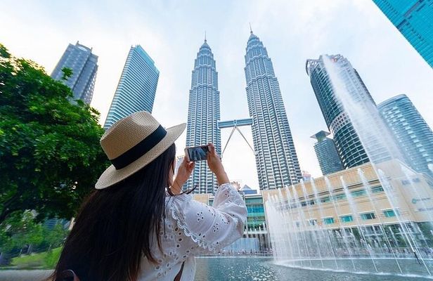 Private KL City Tour with Petronas Twin Towers and Batu Caves