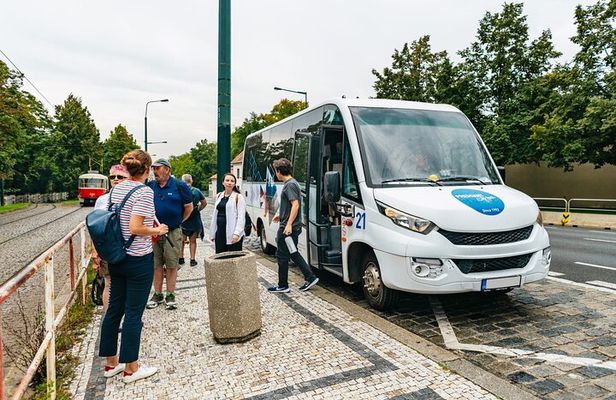 Prague Combo: Castle Guided Tour, Bus and Optional Boat