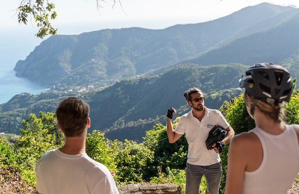 The heart of the 5 Terre: Monterosso and national park ebike tour