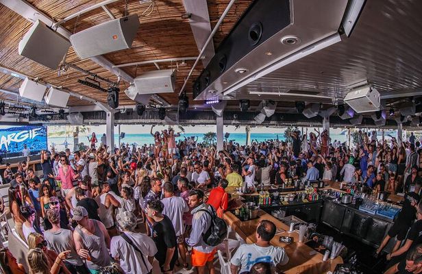 4 Hour Day Party at Beach Clubs in Mykonos