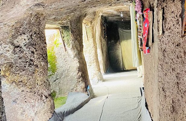 Day Trip to Adadi Rock and Tiya Archeological Excursion