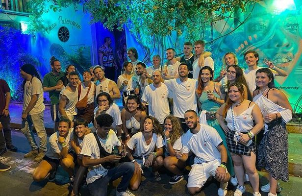 Live the nightlife in cartagena partying