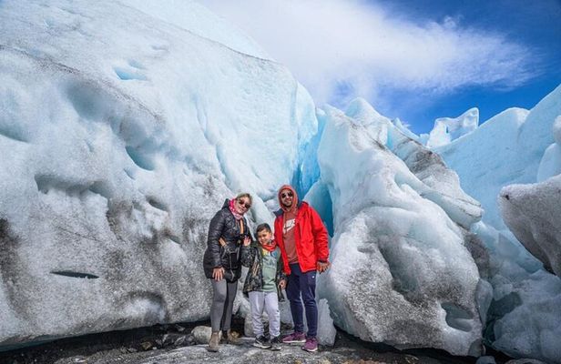 Blue Safari Experience: Hiking and Navigation on Glaciers