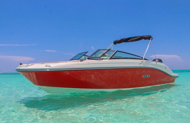 Private snorkeling with 23ft Sea Ray in San Miguel de Cozumel