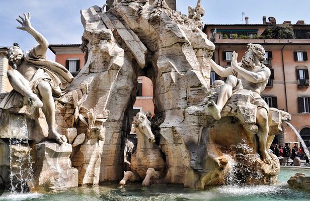 Walking tour of the main squares and fountains of Rome