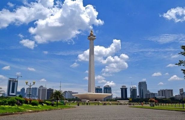 From port Tanjung priok : Jakarta Private Tour With Lunch