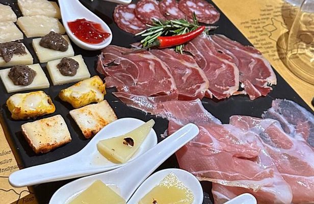 Rome: Trastevere Food tour with Free-Flowing Fine Wine