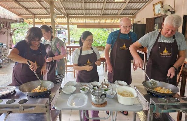 Fun Thai Cooking Class near Bangkok