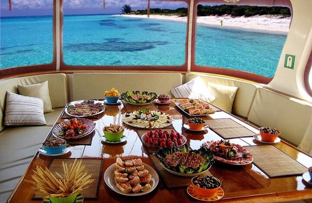 Dubai Luxury Sharing Yacht Tour 