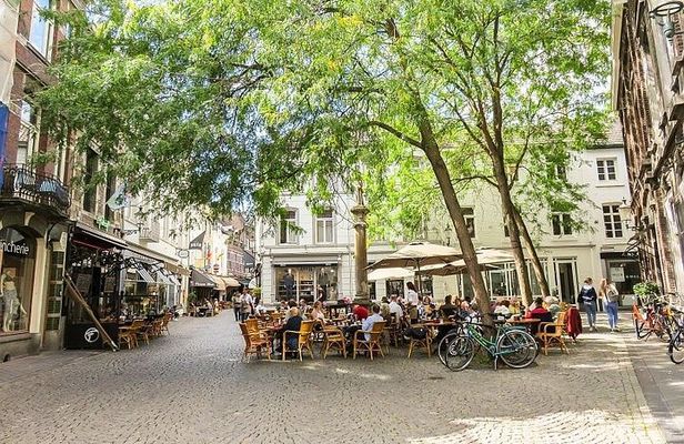 Historical Maastricht: Private Tour with Local Guide