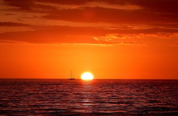 2 hour Tiki Pub Sensational Sunset Cruise (Adults only)
