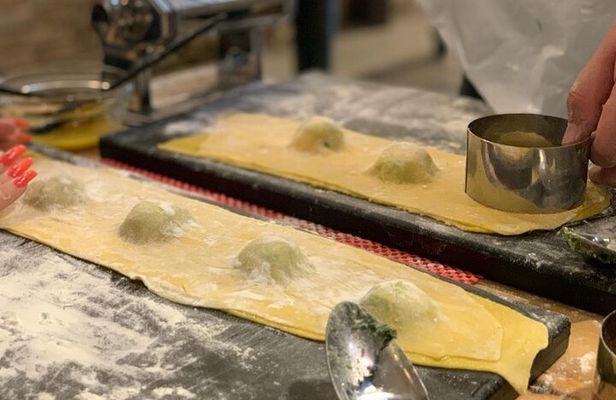 Palermo: Pasta and Tiramisu Small Group Cooking Class with Wine