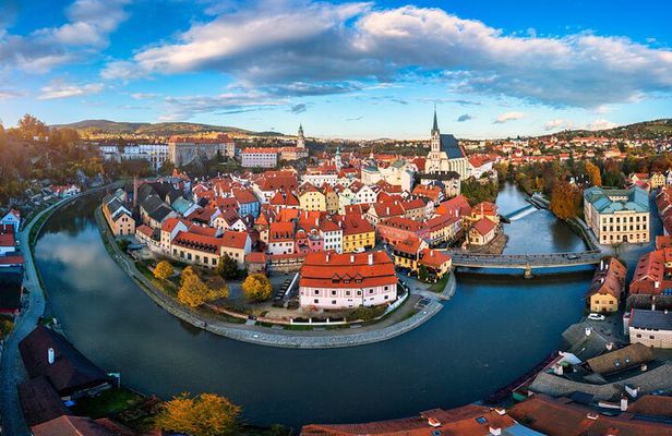 Private Driver from Prague to Vienna with a Stop in Cesky Krumlov