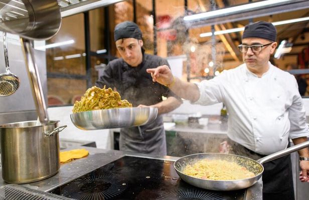 Authentic Roman Restaurant Dining Experience